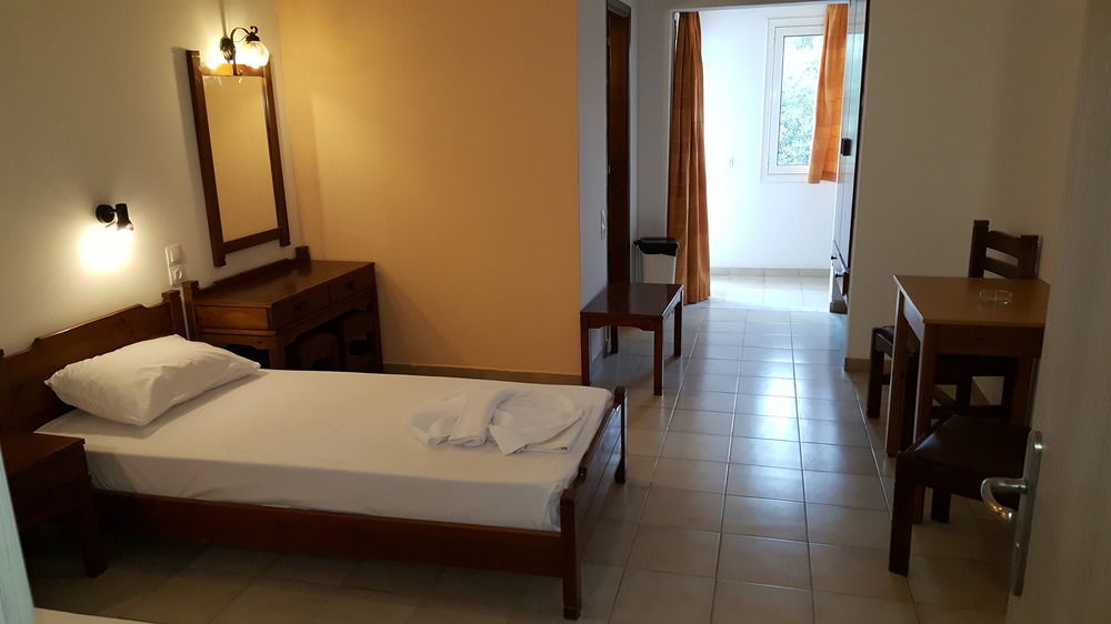 Aparthotel Mastorakis And *